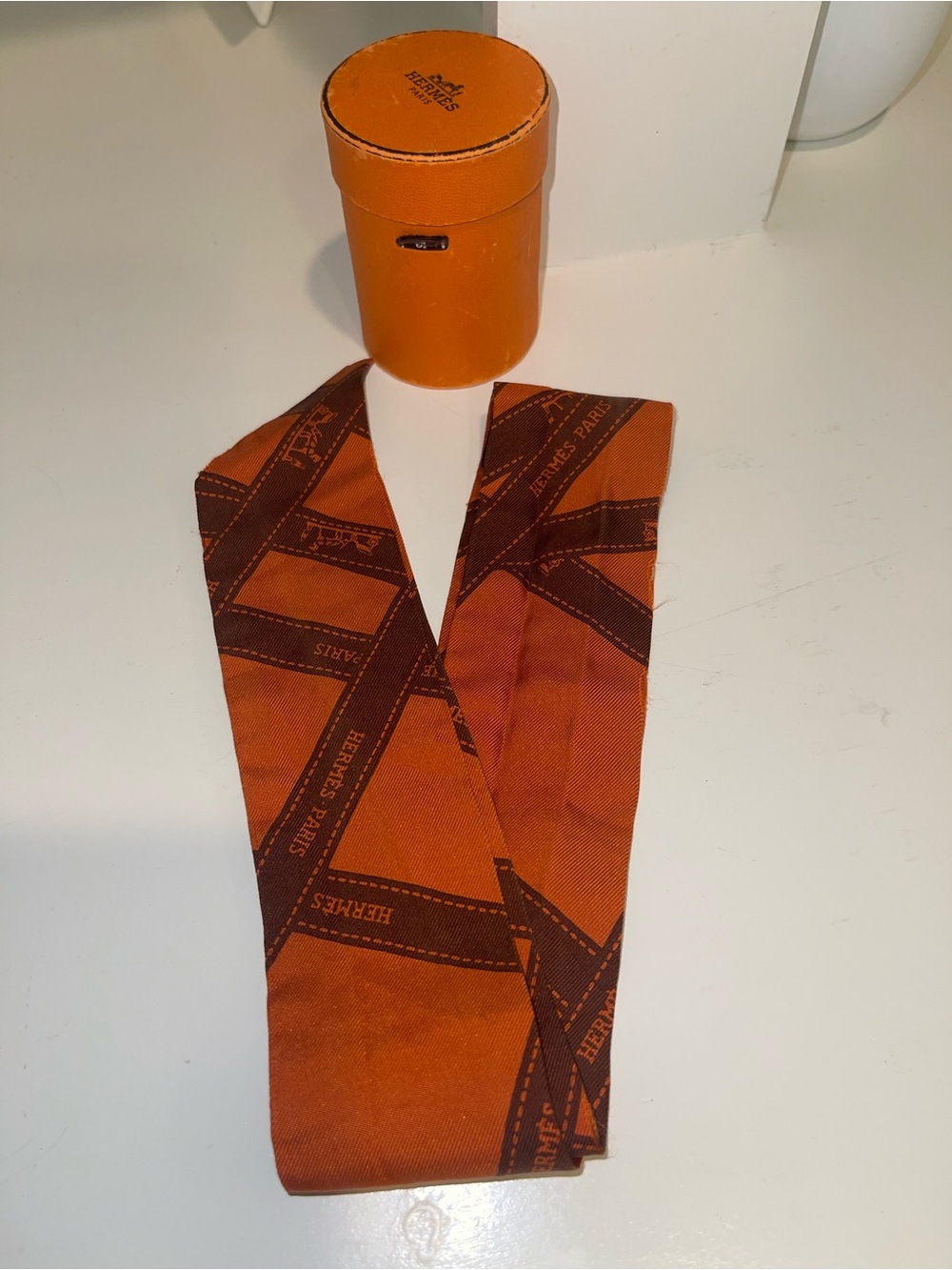 Hermès Twilly Scarf Orange Brown Pattern with Box - Fair Condition - Picture 3 of 11